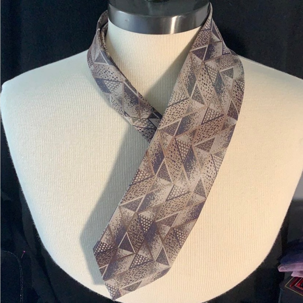 Vintage Wembley tan geometric pattern tie
